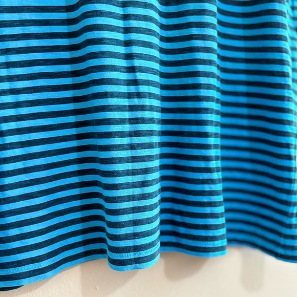 3/$10⚡️American Eagle Vibrant Blue & Navy Striped Cotton T-Shirt w Pocket - Picture 12 of 13